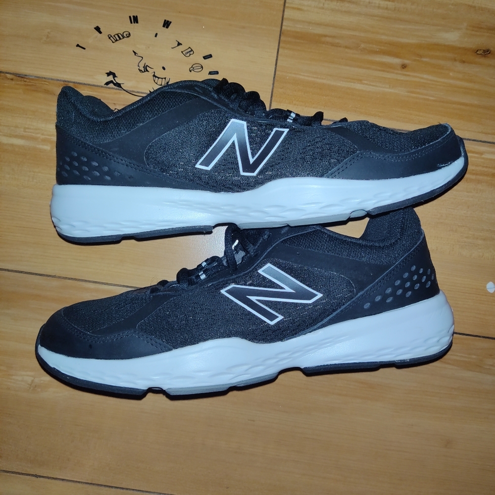 New Balance 517 black and white sneakers 8.5 mens 7 women's